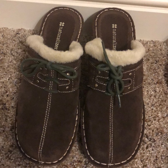 naturalizer daria block heel mule